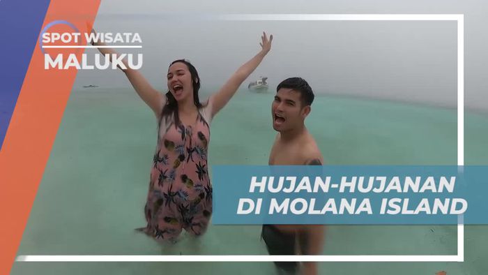 Menerobos Hujan Menuju Pulau Molana Maluku