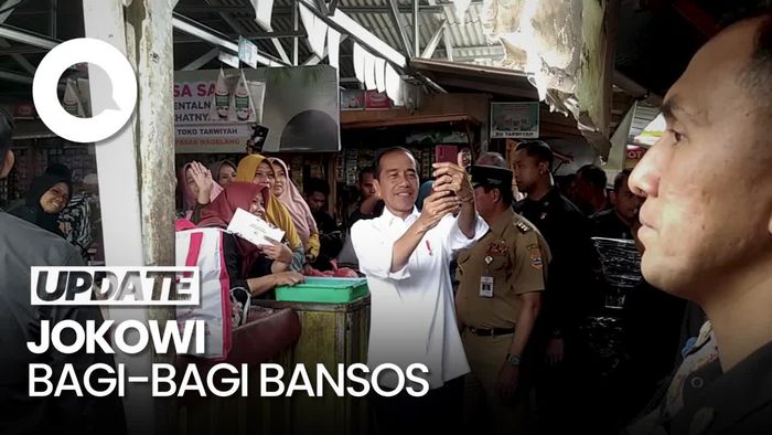 Jokowi Pantau Harga Sembako Sambil Bagi-bagi Bansos di Magelang