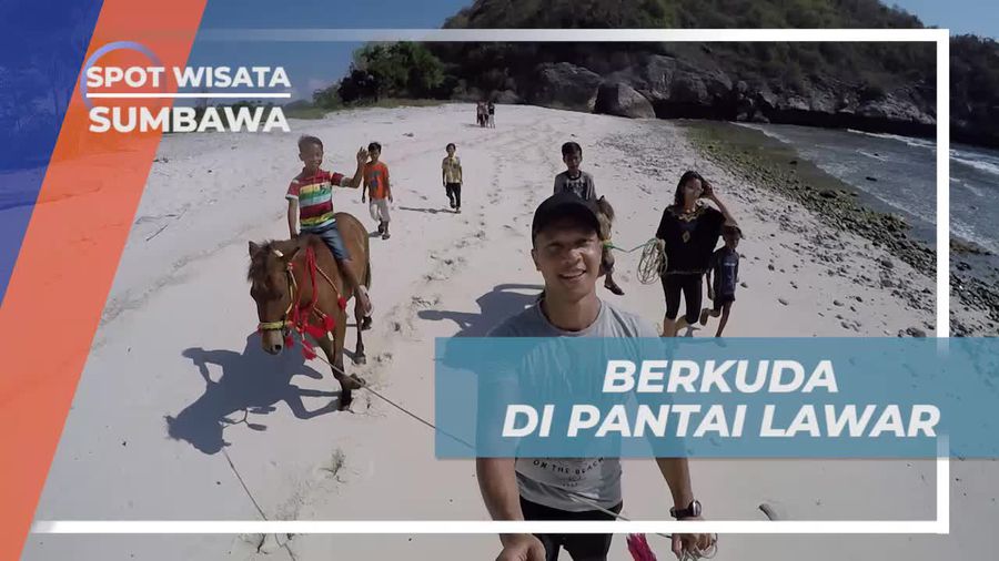 Berkuda Menyusuri Pantai Lawar Sumbawa