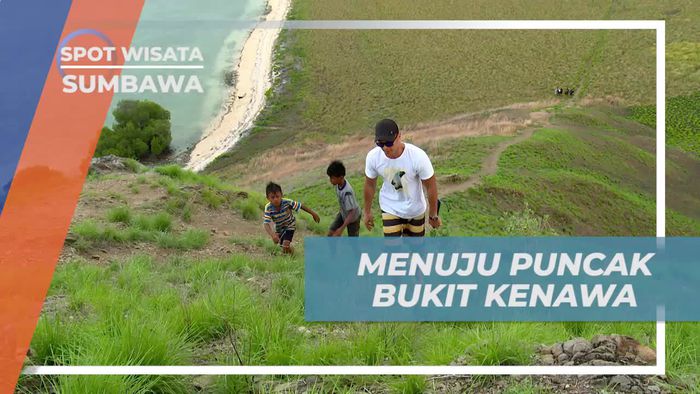 Mendaki Menuju Puncak Bukit Pulau Kenawa Sumbawa