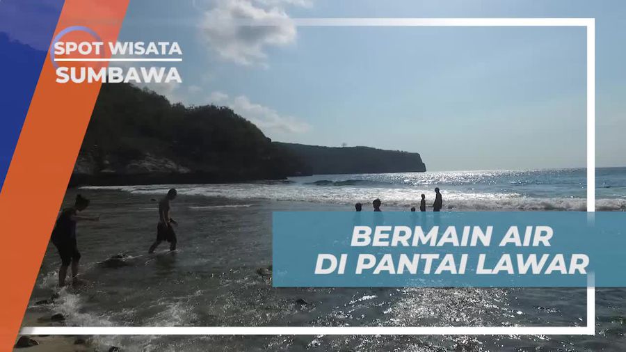 Seru-seruan Bermain Air di Pantai Lawar Sumbawa