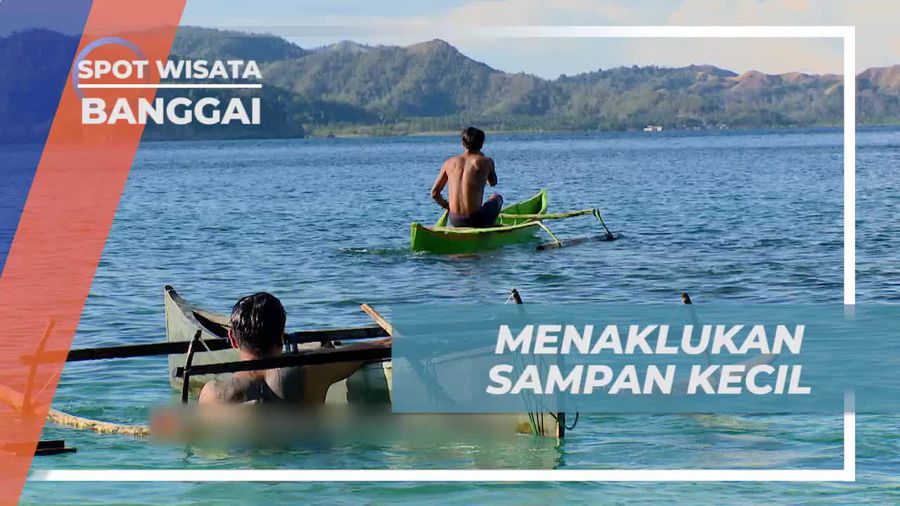 Mencoba Naik Sampan Kecil di Tepi Pantai, Banggai