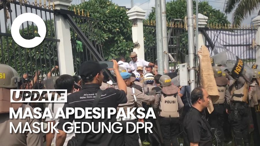 Massa Apdesi Paksa Masuk Gedung DPR, Gerbang Dirusak!