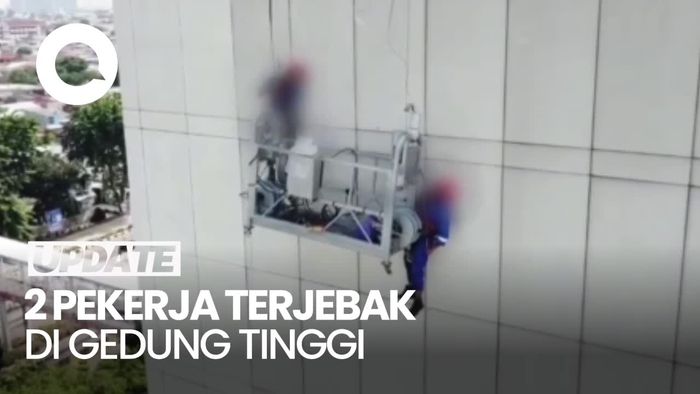 Momen Evakuasi 2 Pekerja Terjebak di Gedung Tinggi Gegara Tali Gondola Putus