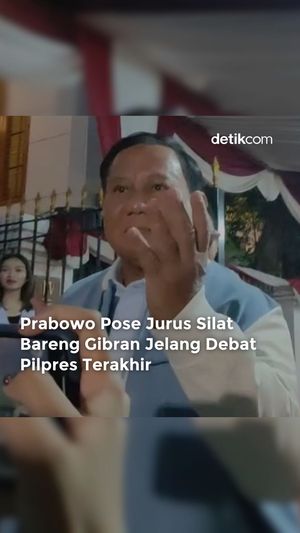 Pose Silat Prabowo Sebelum Berlaga di Debat