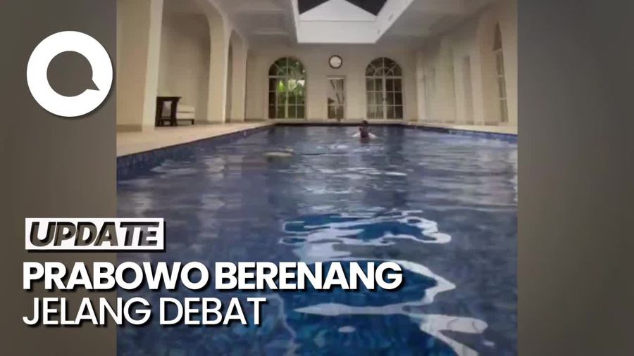 Momen Prabowo Berenang Jelang Debat Terakhir Pilpres 2024