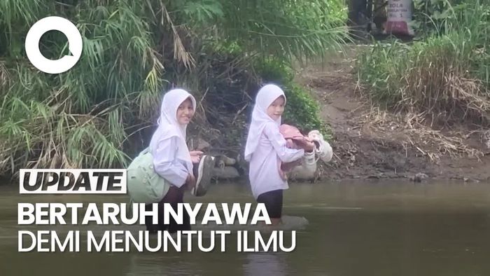 Pelajar di Sukabumi Bertaruh Nyawa Seberangi Sungai Demi Sekolah