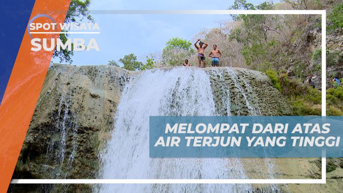 Menantang Adrenalin, Melompat ke Kolam Alami dari Tebing Air Terjun, Sumba