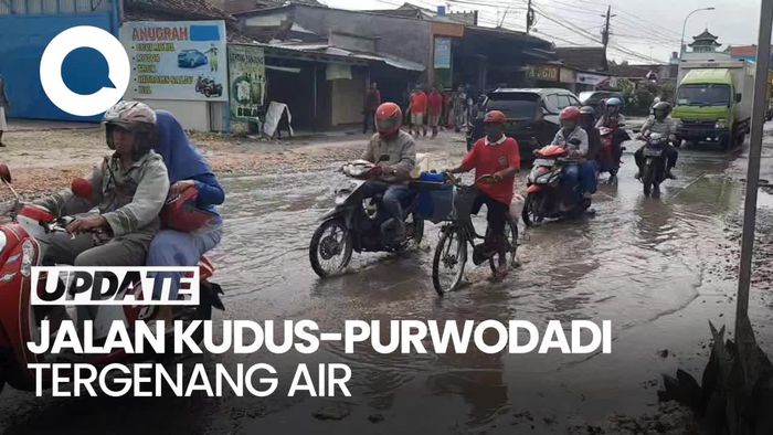 Duh, Jalan Kudus-Purwodadi Rusak dan Tergenang Air