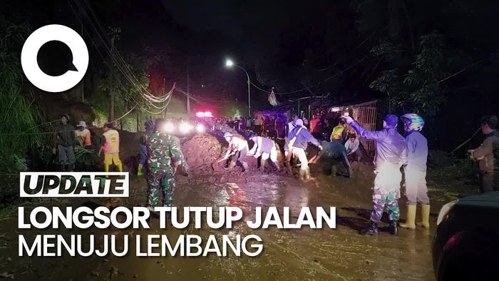Longsor Tutup Jalan Menuju Kawasan Wisata Lembang