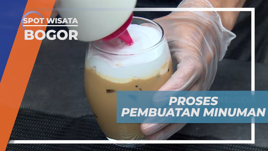 Melihat Dari Dekat Barista Meracik Kopi Khas di Cafe Unik, Bogor