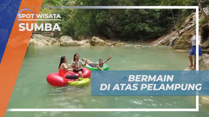 Bersantai Sambil Berfloaties Ria di Kolam Alami Air Terjun Lapopu, Sumba