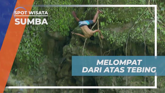 Merasakan Sensasi Melompat Dari Atas Air Terjun Gunung Meja Sumba