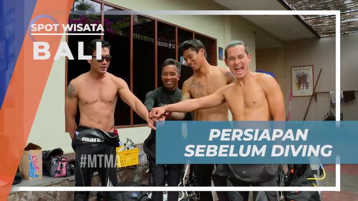 Mendengarkan Arahan Dive Master, Persiapan Sebelum Diving di Pantai Tulamben Bali