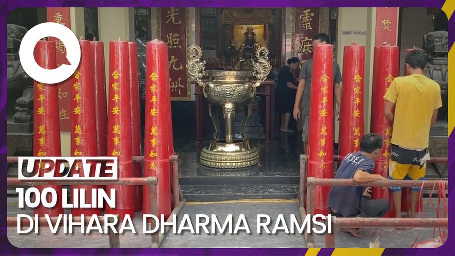 Menengok Pemasangan Lilin Imlek di Vihara Dharma Ramsi Bandung