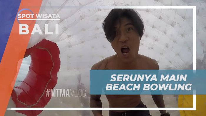 Mencoba Menjatuhkan Semua Pin, Keseruan Beach Bowling di Bali