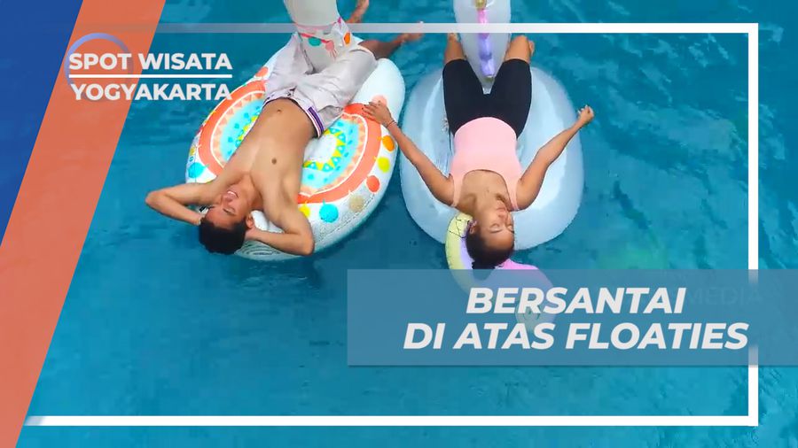 Menikmati Bersantai di kolam Renang Memakai Floaties, Yogyakarta