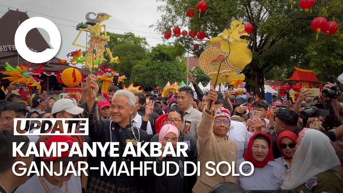 Momen Ganjar-Mahfud Diberi Wayang Wisanggeni dan Wayang Semar
