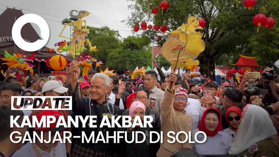 Momen Ganjar-Mahfud Diberi Wayang Wisanggeni dan Wayang Semar