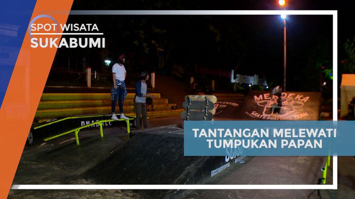 Tantangan Seru, Olie Melewati Tumpukan Papan Skatebord, Sukabumi