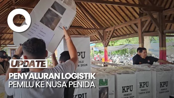 Momen Penyaluran Logistik Pemilu ke Nusa Penida, Dikirim Pakai Boat
