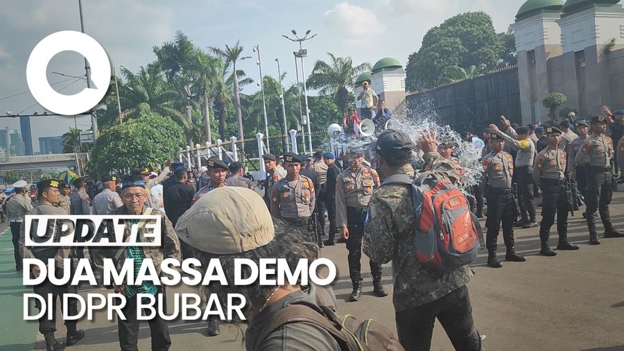 Dua Massa Demo di DPR Bubar, Sempat Ada Pelemparan Gelas Plastik