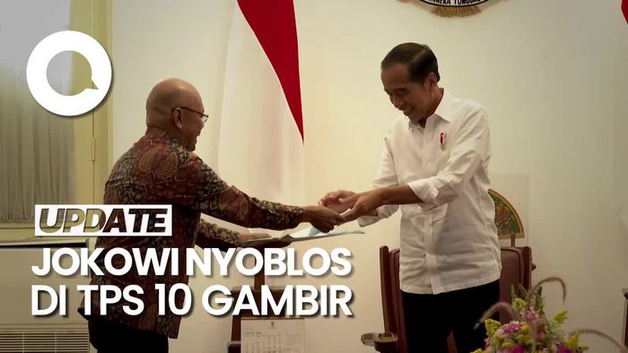 Temui Jokowi, KPPS Serahkan Undangan Pencoblosan di TPS 10 Gambir