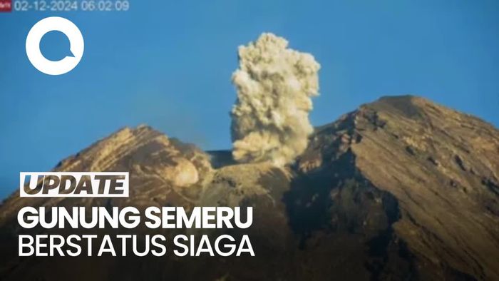 Penampakan Gunung Semeru Erupsi Setinggi 800 Meter