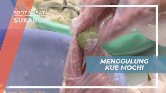 Merasakan Sensasi Menggulung Adonan Kue Mochi, Sukabumi