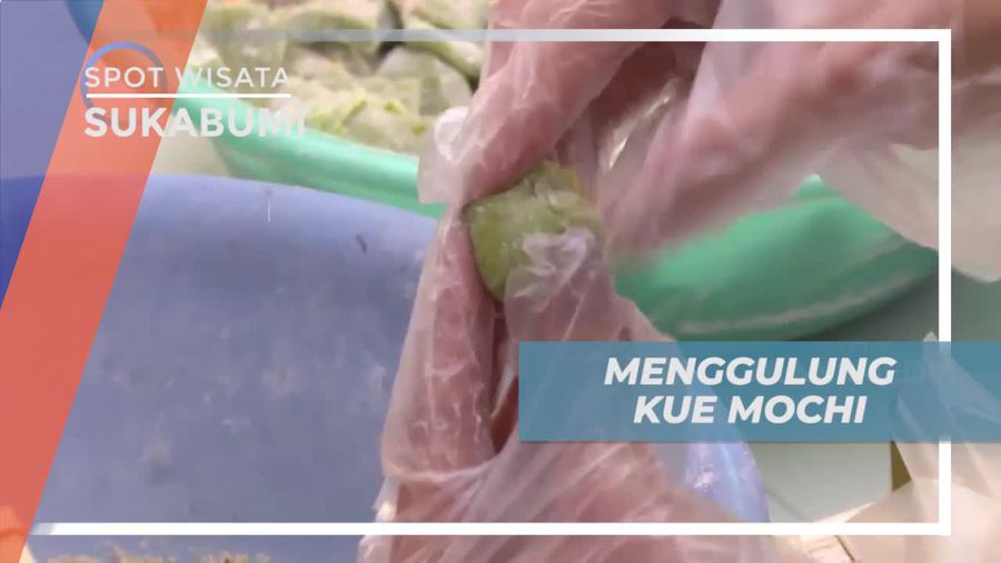 Merasakan Sensasi Menggulung Adonan Kue Mochi, Sukabumi