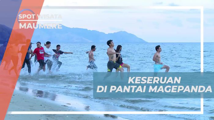 Seru-seruan Bermain Air di Pantai Magepanda Maumere 