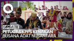 Gaya Petugas KPPS Kenakan Busana Adat, dari Sumatera hingga Sulawesi