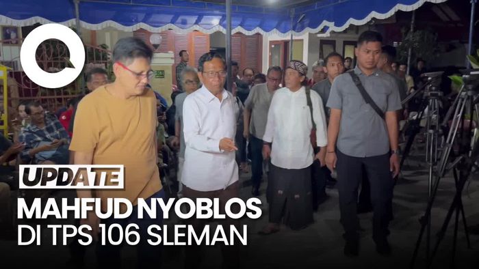 Momen Mahfud Md Nyoblos Bareng Keluarga