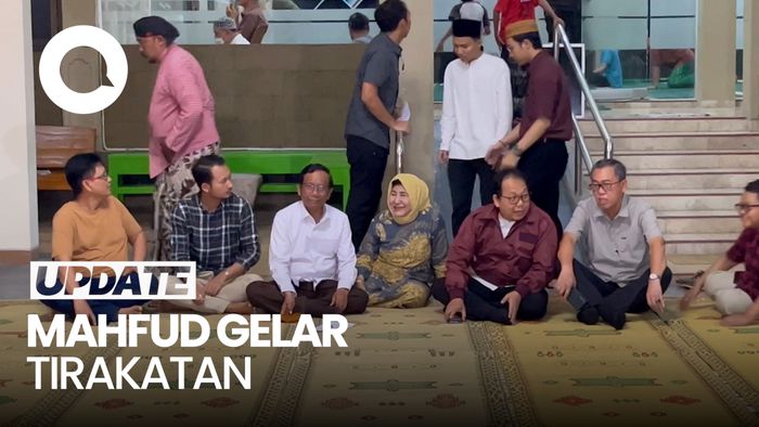  Mahfud Tirakatan Bareng Keluarga Menjelang Pencoblosan