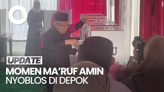 Saat Maruf Amin Pamerkan Jari Ungu Seusai Nyoblos di TPS Depok