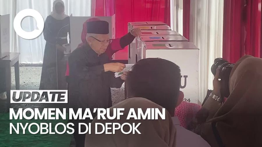 Saat Maruf Amin Pamerkan Jari Ungu Seusai Nyoblos di TPS Depok