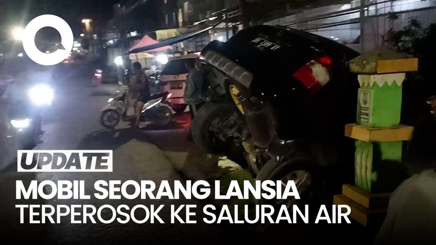  Seorang Lansia Kendarai Mobil Hingga Terperosok ke Saluran Air di Jambi