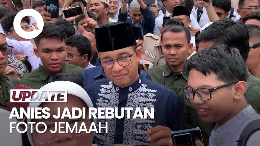 Anies Jumatan di Masjid Al-Azhar, Jadi Rebutan Foto Jemaah