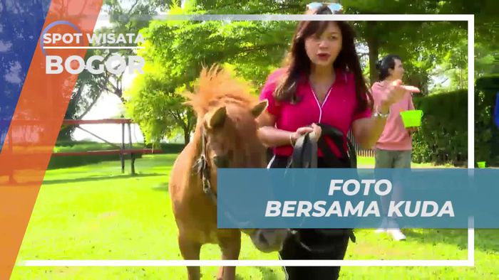 Momen Menggemaskan Berfoto Bersama Kuda di Penginapan Bogor