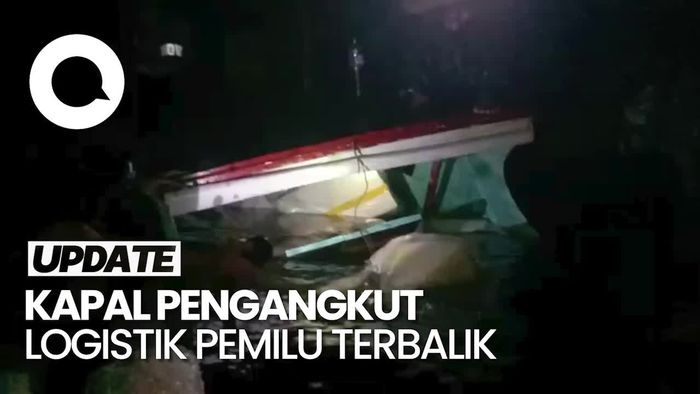 Penampakan Kapal Pembawa Logistik Pemilu Terbalik di Mentawai