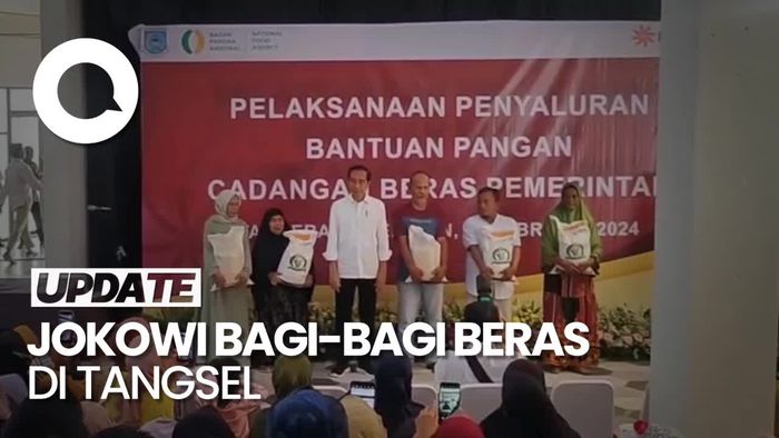 Jokowi Bagi-bagi Beras di Tangsel: Agar Meringankan Ibu-Ibu Semua