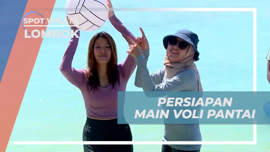 Membagi Tim, Persiapan Bermain Voli Pantai di Lombok
