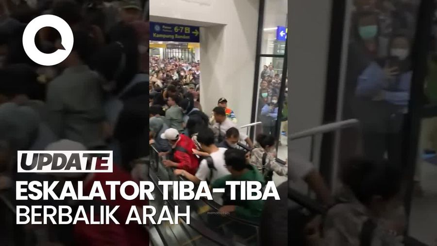 Momen Penumpang Panik Jatuh gegara Eskalator Stasiun Manggarai Berbalik Arah