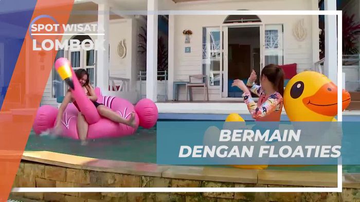 Liburan Asik Bermain Dengan Floaties di Kolam Penginapan Lombok
