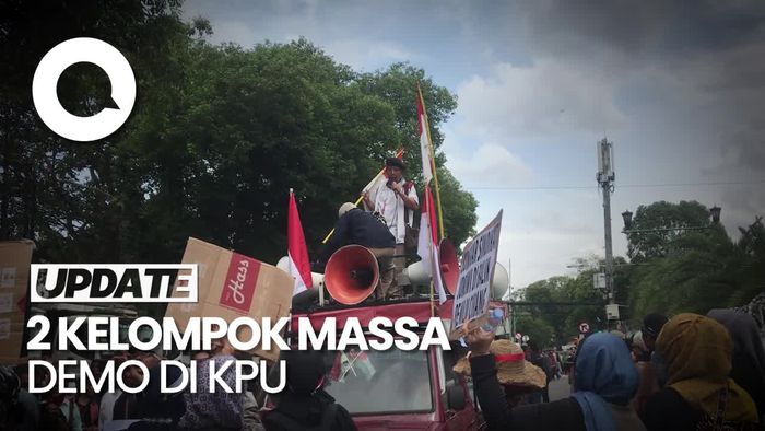 Massa Demo Bakar Ban di Depan Kantor KPU RI