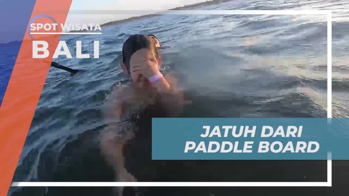 Momen Seru Terjatuh Dari Paddle Board, Bali