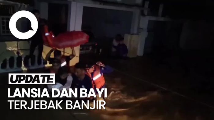 Momen Evakuasi Lansia dan Bayi Terjebak Banjir di Bandar Lampung