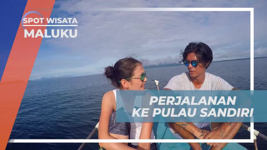 Naik Speedboat Menikmati Perjalanan Menuju Pulau Sandiri Maluku
