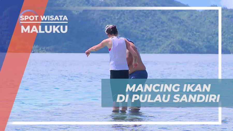 Momen Asik Memancing Ikan di Pulau Sandiri Maluku