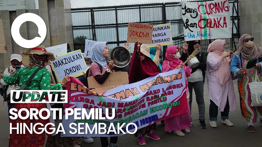 Emak-emak Berdaster Protes Pemilu Sambil Pukul Panci di Depan DPR RI